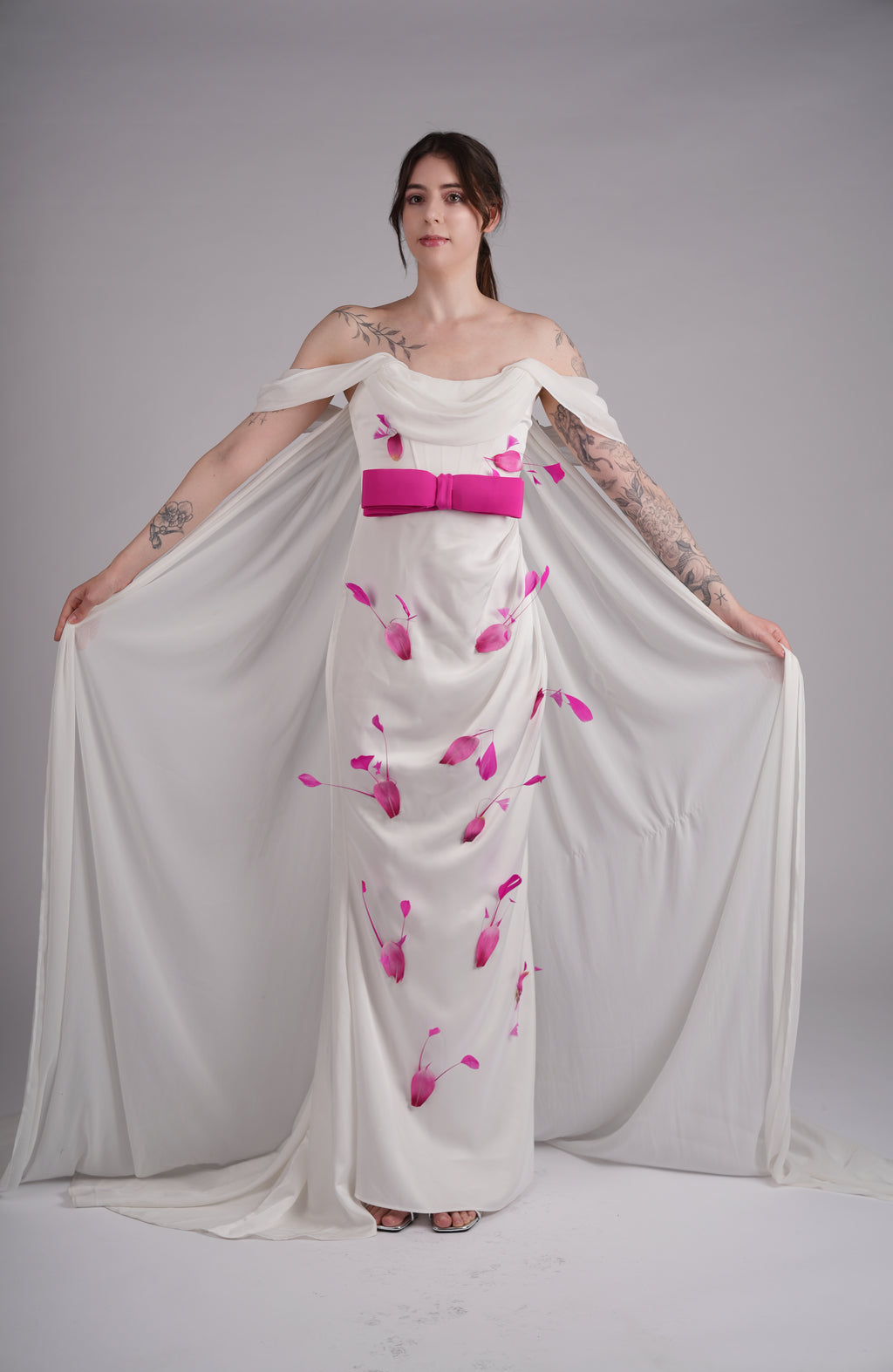 【PRE-ORDER]】Éclat Fuchsia Cape Gown