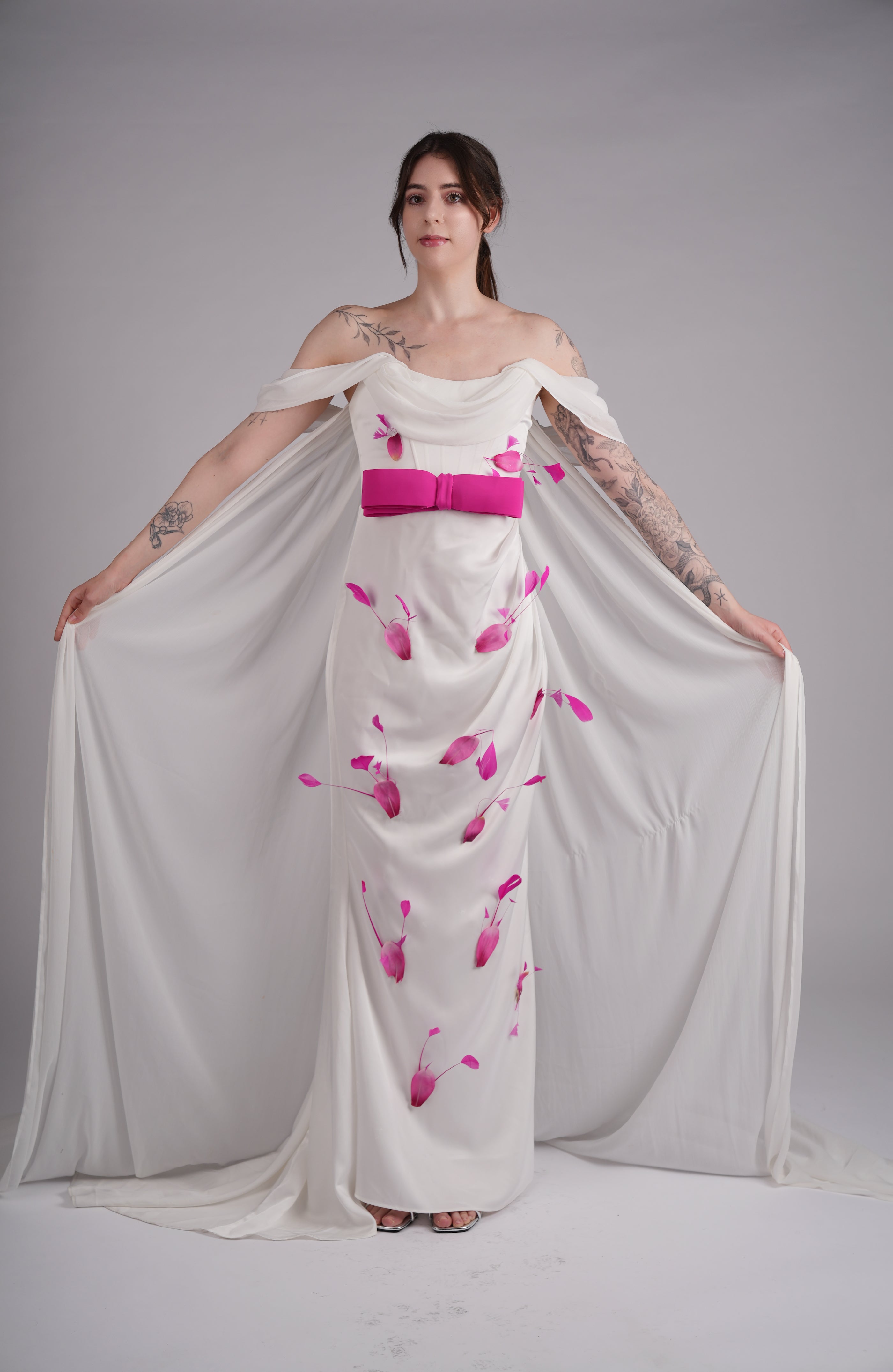 【PRE-ORDER]】Éclat Fuchsia Cape Gown